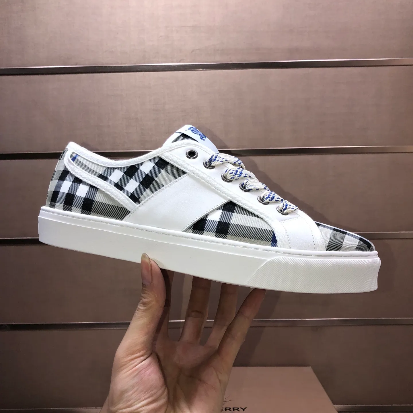 Men's shoes💰460💰【Burberry】Classic low-top sneakers｜Imported cowhide with classic plaid fabric｜Sheepskin lining｜Original outsole｜Fine workmanship and comfortable to wear Size: 38-44 (customized at 45)